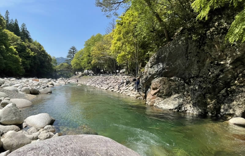 関西 滋賀 グランピング キャンプ場 バーベキュー場 テントサウナ　天然の水風呂